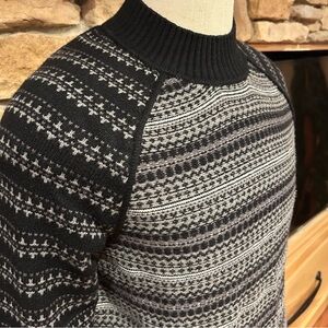 Evereve Black and Gray Crewneck Sweater women’s size medium